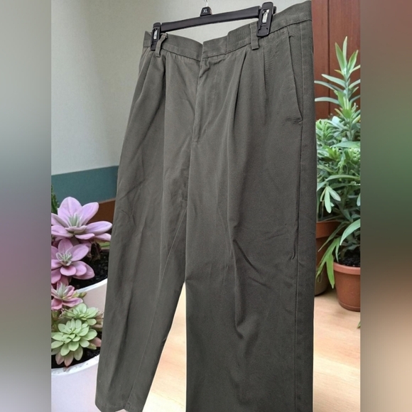 Dockers Men's Dark Olive Chinos Size 34x31 (EUC) - Picture 9 of 14